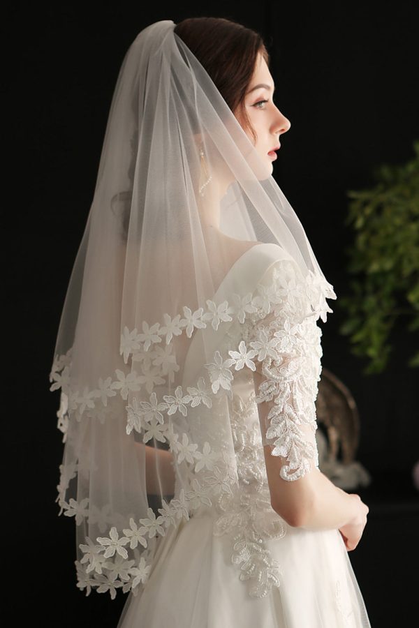 Elegant White Floral Lace Bridal Veil Hot on Sale