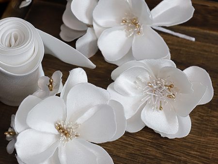 White Elegant Fabric Flower Hair Clips Online Hot Sale