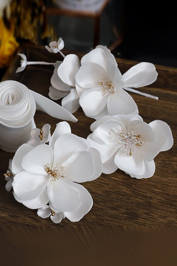 White Elegant Fabric Flower Hair Clips Online Hot Sale