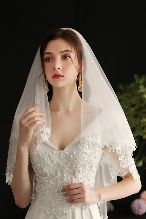 Elegant White Floral Lace Bridal Veil Hot on Sale