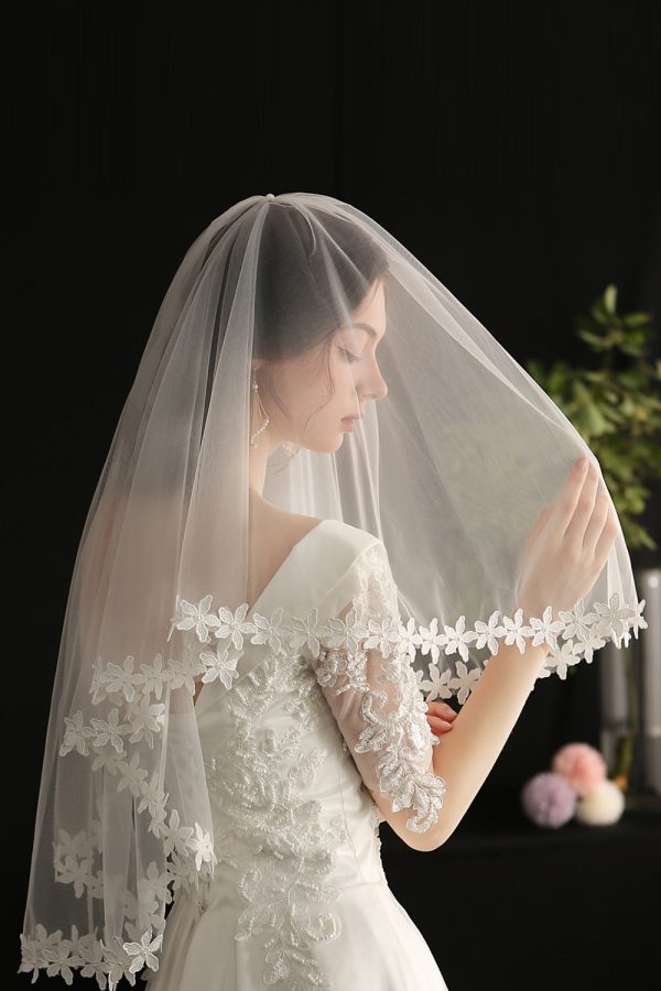 Elegant White Floral Lace Bridal Veil Hot on Sale